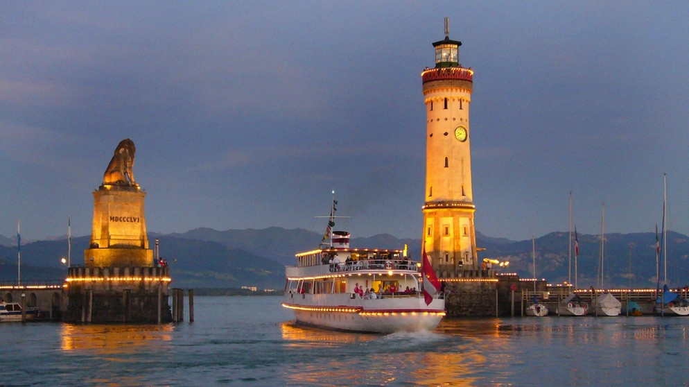 Leuchtturm im Lindauer Hafen | Bild: picture-alliance/dpa