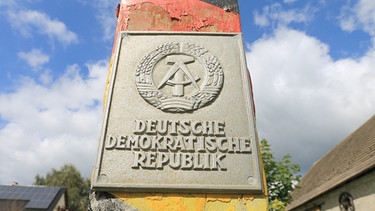 Ein historischer Grenzpfosten der Deutschen Demokratischen Republik in Zießau (Sachsen-Anhalt) | Bild: picture-alliance/dpa