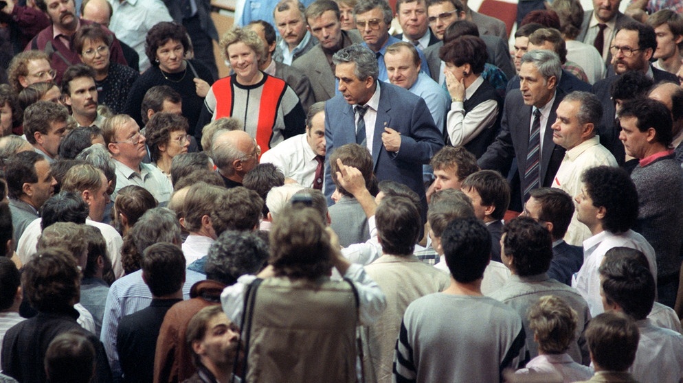 Egon Krenz, Nachfolger von Honecker und kurzzeitig SED-Generalsekretär und Vorsitzender des Staatsrates, Ende 1989 | Bild: picture-alliance/dpa