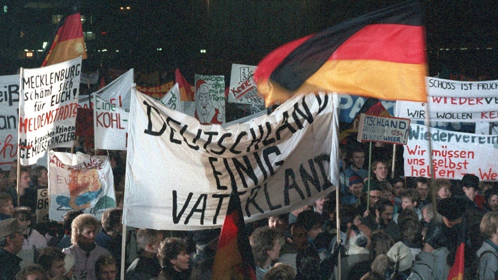 Montagsdemo in Leipzig Ende 1989 | Bild: picture-alliance/dpa