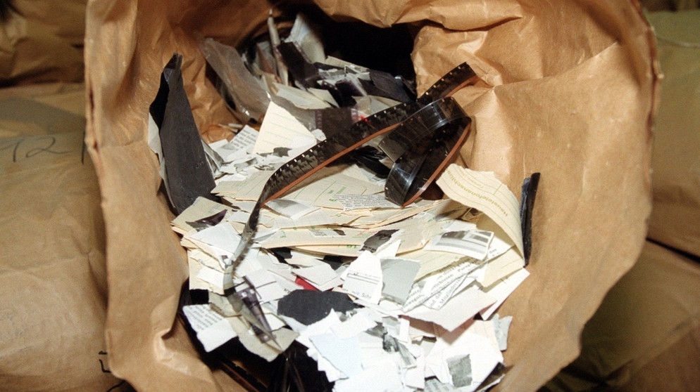 Geschredderte Stasi-Akten in ehemaliger Stasi-Zentrale | Bild: picture-alliance/dpa