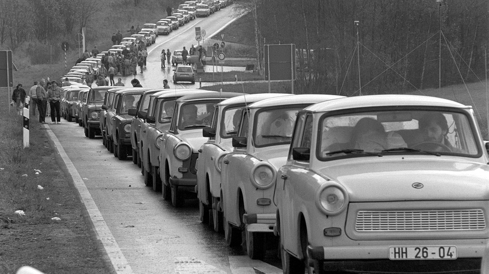 Trabant-Kolonne an der Grenze zur Tschecholowakei | Bild: picture-alliance/dpa