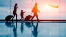 Sinnvoll oder nicht: Reiserücktrittversicherung. | Bild: mauritius images / NicoElNino / Alamy / Alamy Stock Photos
