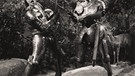 Thomas Gottschalk (links) und Anthony haben im wahrsten Sinne des Wortes eine "schwere" Aufgabe übernommen, denn im Stile der neuen Ritterfilme à la "Excalibur" führen sie in originalen Ritterrüstungen durch die Sendung, immer auf der Suche nach der "neuen Zeit", sprich, dem Jahre 1982. | Bild: BR/Foto Sessner