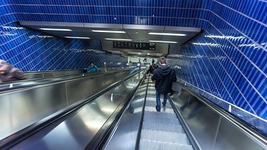 Rolltreppe am Münchner Marienplatz | Bild: mauritius-images
