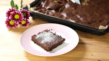 Saftiger Schokoladenkuchen vom Blech | Bild: BR