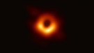 Erstmals konnte ein Schwarzes Loch fotografisch festgehalten werden. | Bild: picture-alliance/dpa