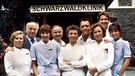 Die Besetzung der Schwarzwaldklinik lächelt im Jahr 1985 in die Kamera. | Bild: picture-alliance/dpa