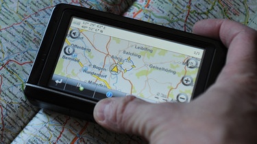 Landkarte und Navigationsgerät | Bild: picture-alliance/dpa