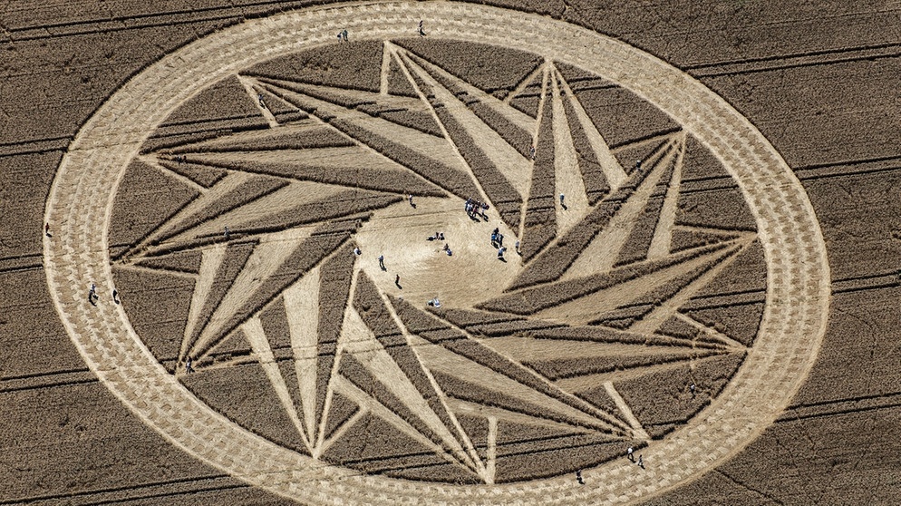 Kornkreis in einem Feld bei Andechs | Bild: Klaus Leidorf