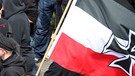 Neonazis mit Reichskriegsflagge | Bild: picture-alliance/dpa