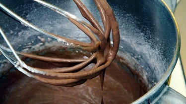 Schokolade wird aufgerührt | Bild: picture-alliance/dpa
