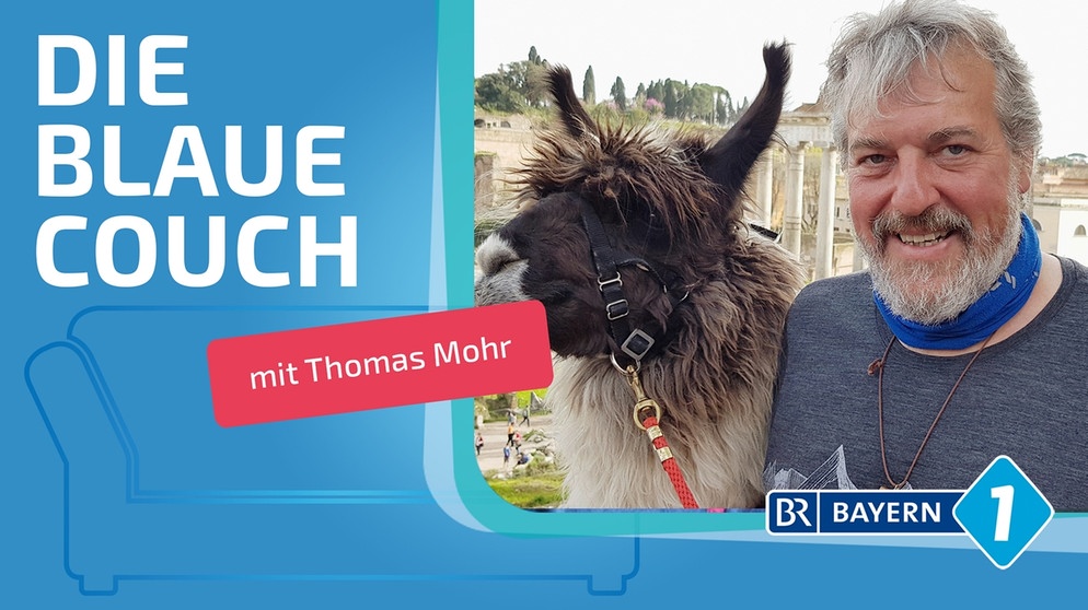 Pilger Thomas Moor steht neben dem Lama, mit dem er nach Rom gepilgert ist. | Bild: Dr. Thomas Burger, Montage: BR