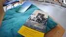 Ein Prospekt von Refugio München am Mittwoch (16.05.2012) in einem Raum bei Refugio in München (Oberbayern). Refugio München ist ein Beratungszentrum für Flüchtlinge und Folteropfer. | Bild: picture-alliance/dpa