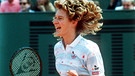 Steffi Graf jubelt über ihren ersten Grand Slam Titel im Jahr 1987. | Bild: picture-alliance/dpa