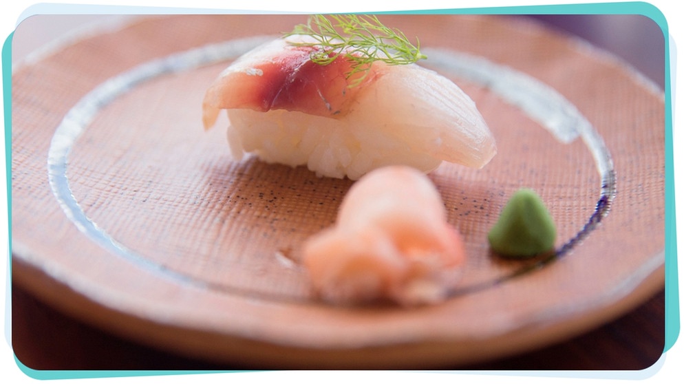 Knuspriges Sushi ("Forelle Blau") | Bild: mauritius images/ Lisa Top / Alamy / Montage: BR