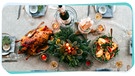 Weihnachtlich gedeckter Tisch  | Bild: mauritius-images