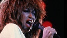Tina Turner singt  bei einem Auftritt in den 80er-Jahren. | Bild: picture-alliance/dpa