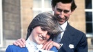 Offizielles Verlobungsfoto von Prince Charles und Diana. | Bild: picture-alliance/dpa