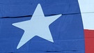 50 States - Dirk Rohrbach in Texas: texanische Flagge mit einem weißen Stern. | Bild: BR/Dirk Rohrbach