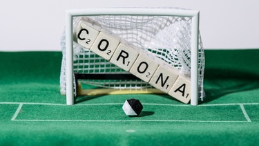 Fußball in der Coronakrise - Symbolbild | Bild: picture-alliance/dpa