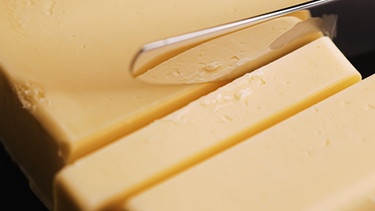 Butter, Messer  | Bild: picture alliance / Zoonar | anneleven.com
