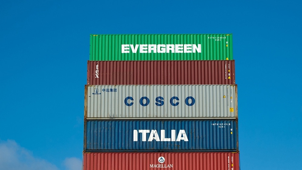 Container, darüber blauer Himmel | Bild: picture-alliance/dpa