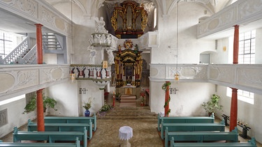 Evangelische Kirche St. Laurentius mit Blick zum Altar  | Bild: BR/Kirchengemeinde Thurnau