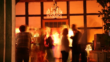 Feiernde Gäste | Bild: colourbox.com