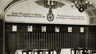 Gründung der NSDAP, bzw. Umbenennung der Deutschen Arbeiterpartei in NSDAP, im Festsaal des Hofbräuhauses in München am 24. Februar 1920. Blick in den großen Festsaal des Hofbräuhauses. | Bild: picture alliance / akg-images