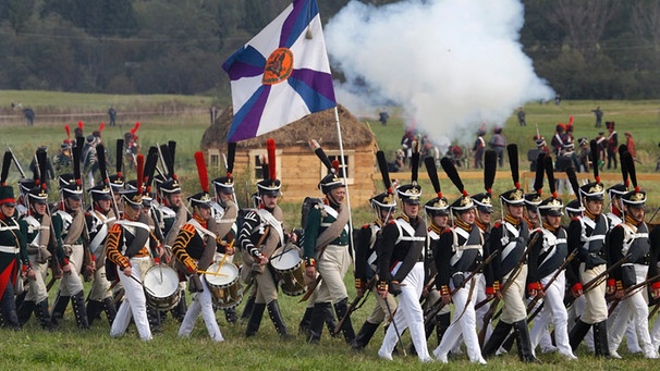 Historischer Traditionsverein stellt Napoleons Russlandfeldzug von 1812 nach, Schlacht von Borodino  | Bild: picture-alliance/dpa