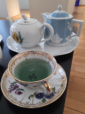 French-Afternoon-Tee in einer Cumberland-Tasse, mit Untertasse kostet sie über 4400 Euro | Bild: BR / Sarah Khosh-Amoz