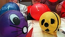 Symbolbild Kinder basteln lustige Tiere aus Luftballonen  | Bild: picture-alliance/dpa ZB - Fotoreport