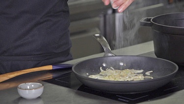 Kochen mit Hunger: Zubereitung der Brotsuppe | Bild: BR