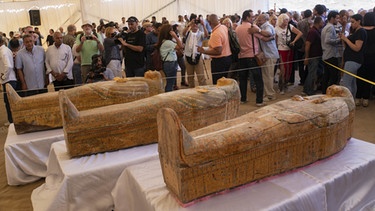 Neu entdeckte Sarkophage mit Mumien in Luxor | Bild: picture alliance/Xinhua