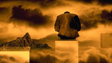 Montage: Mann sitzt auf Würfel in apokalyptischem Szenario | Bild: colourbox.com; Montage: BR