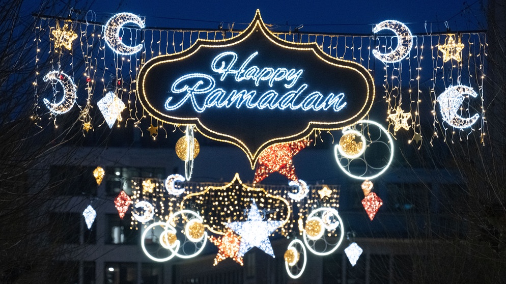 Ramadan Lichtinstallation in Frankfurt am Main | Bild: dpa-Bildfunk/Boris Roessler