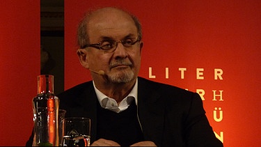 Salman Rushdie am Freitag auf dem Literaturfest München in der ausverkauften großen Aula der LMU München | Bild: Cornelia Zetzsche