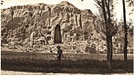 Historische Aufnahme der rund 60 Meter hohen Felsenwand mit noch intakter Buddha-Statue | Bild: privat