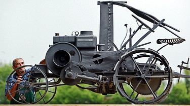 Ein Fendt-Traktor - das "Dieselross" aus dem Jahre 1930 mit sechs PS | Bild: picture-alliance/dpa/dpaweb/Karl-Josef Hildenbrand