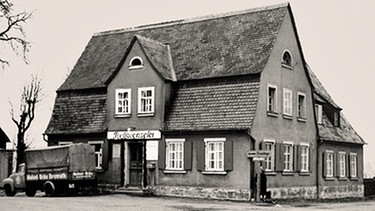 Blick auf die Rollwenzelei, eine kleine Gaststätte bei Bayreuth, in der der Schriftsteller und Philosoph Jean Paul seine Studierstube hatte | Bild: picture-alliance/dpa