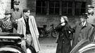 Szene aus dem Film "Die Weiße Rose" von Michael Verhoeven (2004). Die Geschwister Sophie und Hans Scholl, gespielt von Lena Stolze und Wulf Kessler, werden von der Gestapo verhaftet. (München 1942) | Bild: picture-alliance/dpa-Film/Filmverlag der Autoren