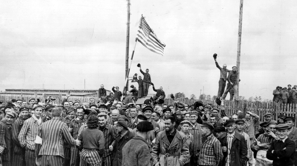 Kriegsende 1945: Befreiung des KZ Dachau durch US-Armee | Bild: picture-alliance/dpa