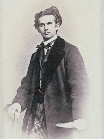 Ludwig II. König von Bayern. Photographie um 1865. | Bild: picture-alliance/dpa/IMAGNO/Austrian Archives/Josef Albert 