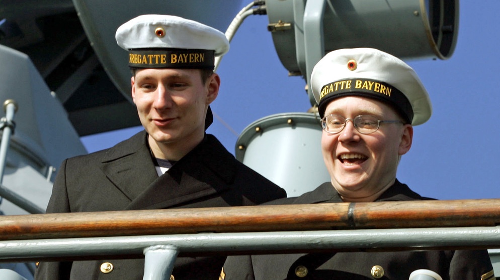 Marinesoldaten auf der Fregatte "Bayern" im Marinestützpunkt Wilhelmshaven. (2005) | Bild: picture-alliance/ dpa/dpaweb | Ingo Wagner