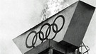 Das Olympische Feuer bei der Eröffnung der Olympischen Winterspiele 1936 in Garmisch-Partenkirchen | Bild: picture-alliance/dpa