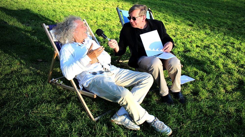Rainer Langhans und Autor Friedemann Beyer beim Interview im Münchner Luitpoldpark | Bild: Claudia Eichhorn
