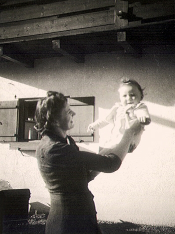 Gisela Heidenreich als Kind mit ihrer Mutter | Bild: Gisela Heidenreich