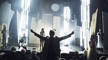 Szenenbild aus der Aufführung "Trommeln in der Nacht" der Münchner Kammerspiele | Bild: Julian Baumann/Münchner Kammerspiele