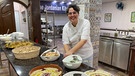 Wafaa Massad, Meisterköchin und Hummusspezialistin, gibt Kochkurse in der Jordanian Kitchen in Amman | Bild: Johannes Marchl